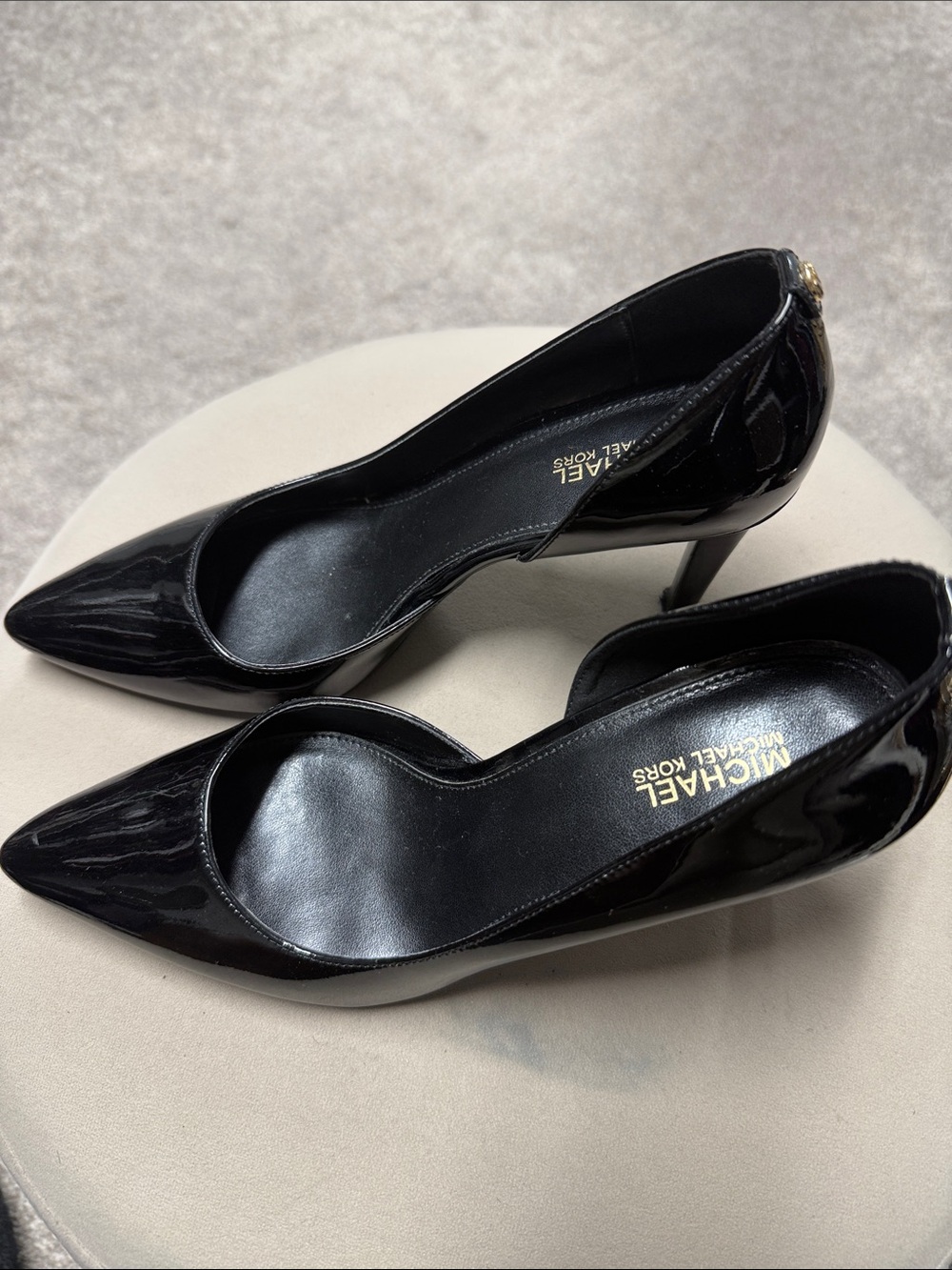 MICHAEL Michael Kors Black Patent Pointed Toe Pumps with Logo Accent - Picture 2 of 4
